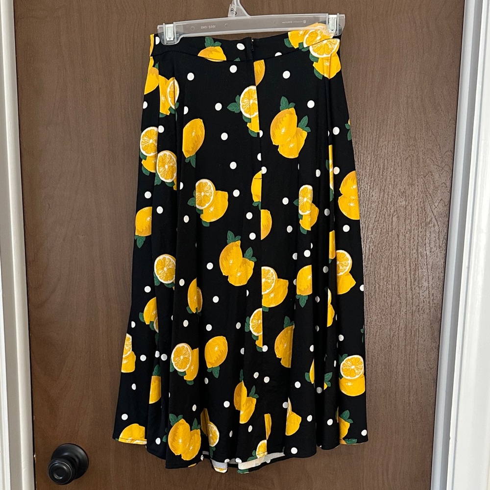 Collectif Black and Yellow Lemon Print Skirt - Picture 3 of 4